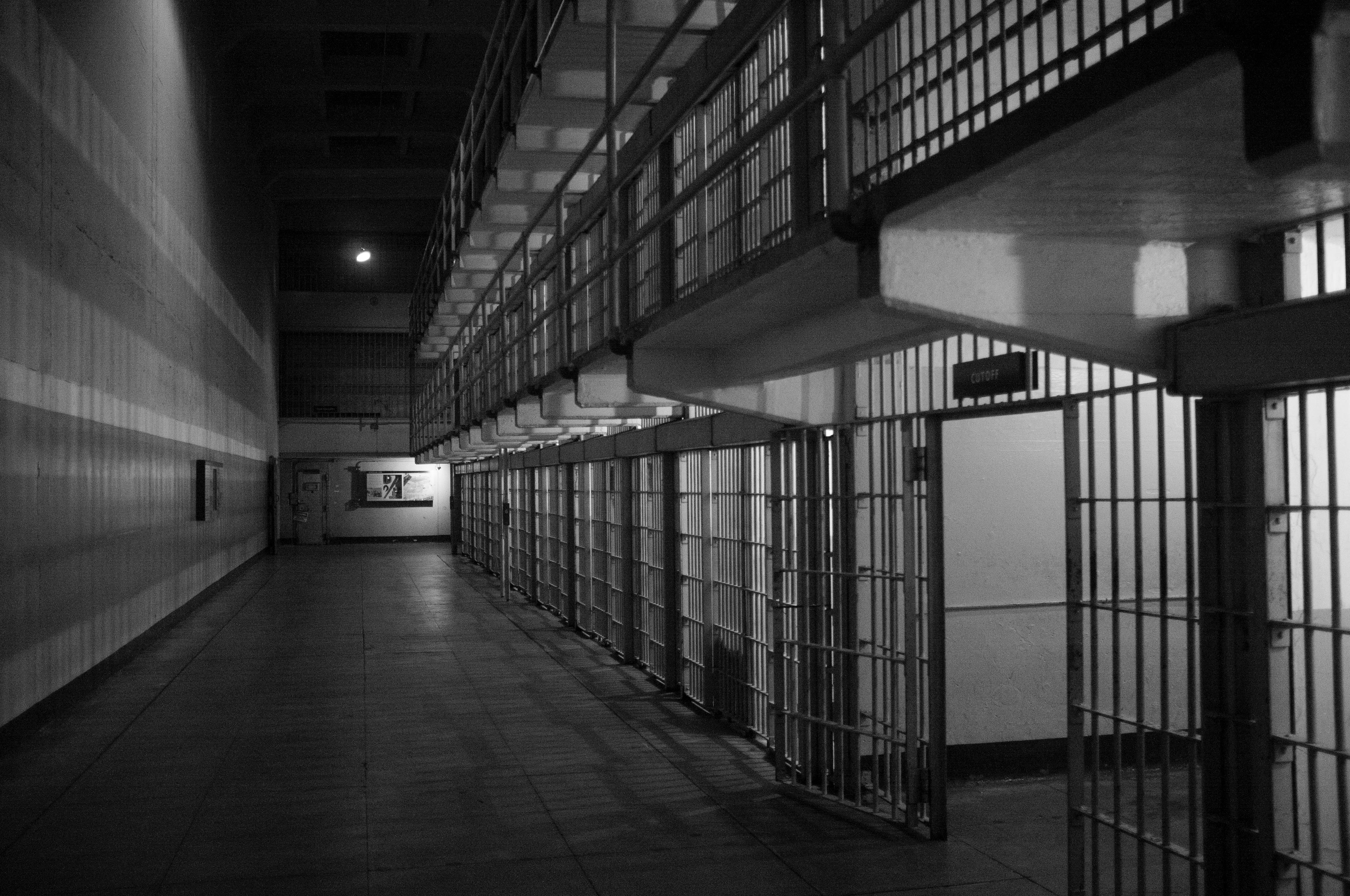 ¿Qué hago si me arrestan los agentes de migración?